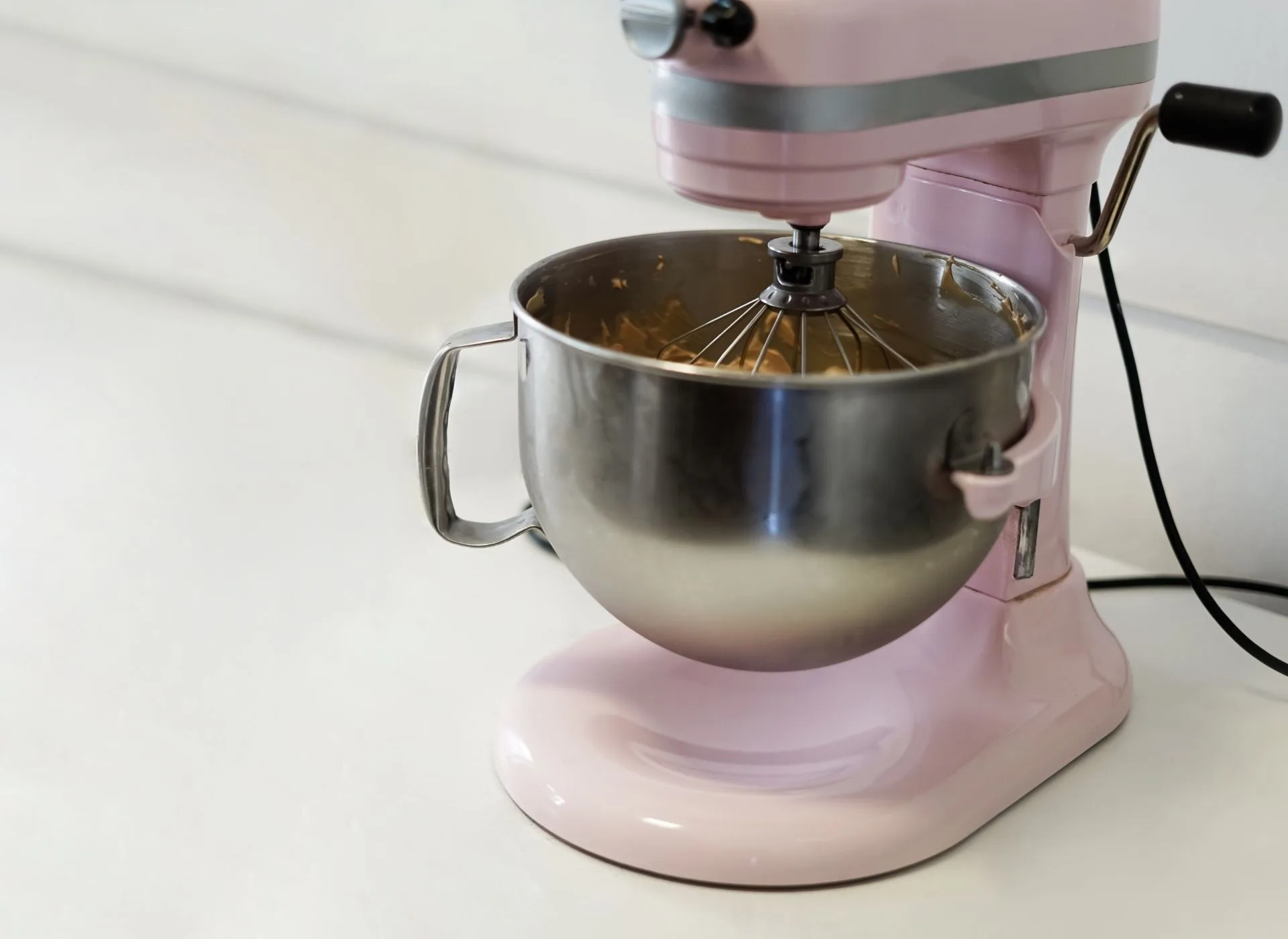A pic cake mixer electric domestic appliance