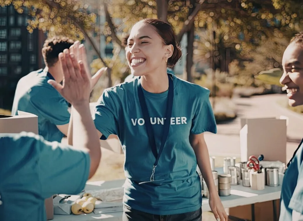A volunteer lady doing a high-five 